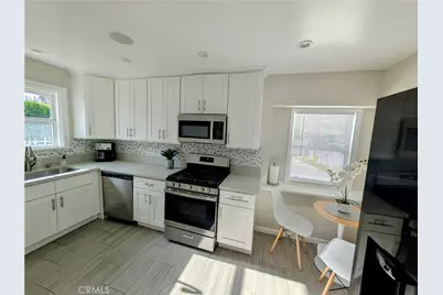 23130 Victory, Woodland Hills, CA 91367 - Photo 7