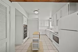 22647 Margarita Dr, Woodland Hills, CA 91364 - Photo 15