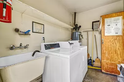14821 Burbank, Van Nuys, CA 91411 - Photo 15