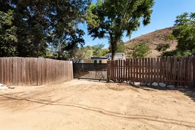10416 Clybourn Avenue, Shadow Hills, CA 91040 - Photo 45