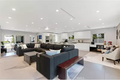 23051 Burbank Boulevard, Woodland Hills, CA 91367 - Photo 5