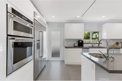 23051 Burbank Boulevard, Woodland Hills, CA 91367 - Photo 11