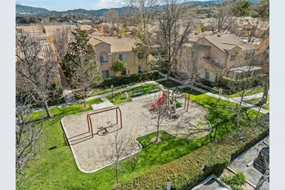 25150 Steinbeck, Stevenson Ranch, CA 91381 - Photo 5