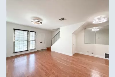 22131 N Oxnard Street #A, Woodland Hills, CA 91367 - Photo 13