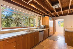 2305 Sugarloaf Dr, Agoura Hills, CA 91301 - Photo 17