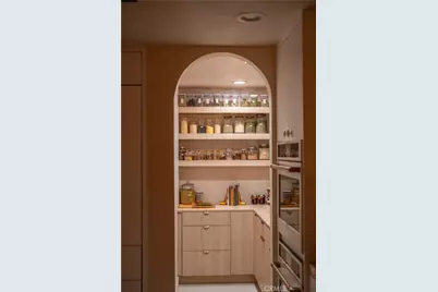 8045 Mulholland Drive, Los Angeles, CA 90046 - Photo 13