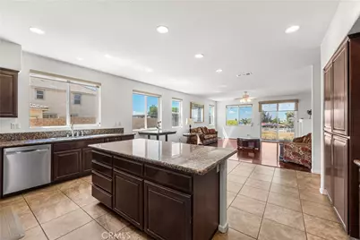 658 E Lago Lindo Rd, Palmdale, CA 93550 - Photo 35