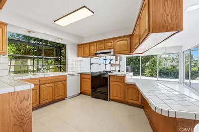 15407 Stonewood Terrace, Sherman Oaks, CA 91403 - Photo 13
