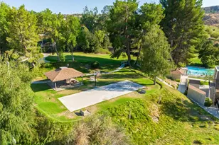 20008 Ave Of The Oaks, Newhall, CA 91321 - Photo 35