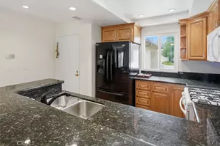 20008 Ave Of The Oaks, Newhall, CA 91321 - Photo 11