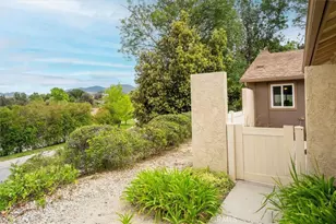 20008 Ave Of The Oaks, Newhall, CA 91321 - Photo 9