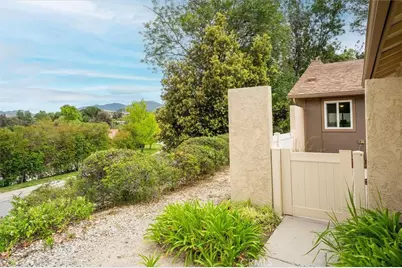 20008 Avenue Of The Oaks, Newhall, CA 91321 - Photo 3