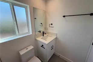 14165 Calvert St, Van Nuys, CA 91401 - Photo 17