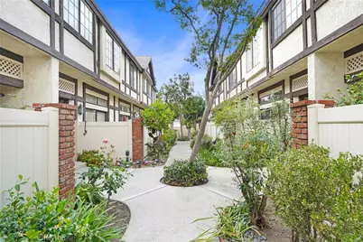 20737 Roscoe Boulevard #203, Winnetka, CA 91306 - Photo 5