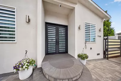 7108 Colbath, Van Nuys, CA 91405 - Photo 9