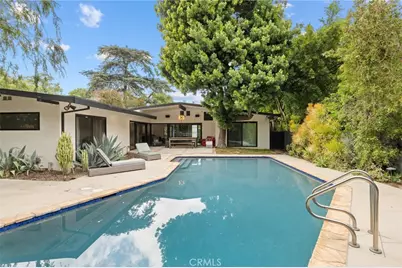 15456 Victory Boulevard, Van Nuys, CA 91406 - Photo 3
