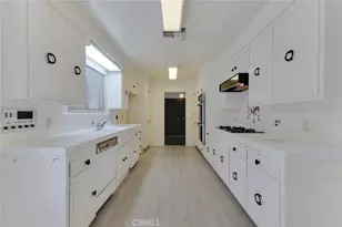 22040 Tiara St, Woodland Hills, CA 91367 - Photo 15
