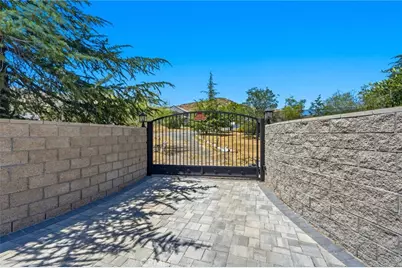 10821 Los Jordans, Agua Dulce, CA 91390 - Photo 3