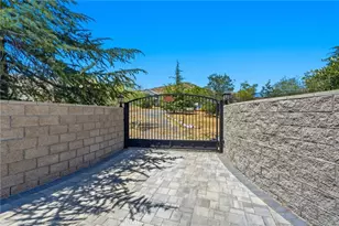 10821 Los Jordans, Agua Dulce, CA 91390 - Photo 3