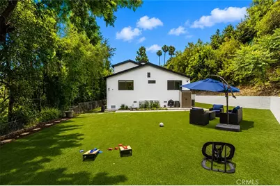 13082 Blairwood Drive, Studio City, CA 91604 - Photo 37