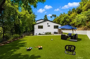 13082 Blairwood Dr, Studio City, CA 91604 - Photo 37