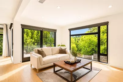13082 Blairwood Drive, Studio City, CA 91604 - Photo 19