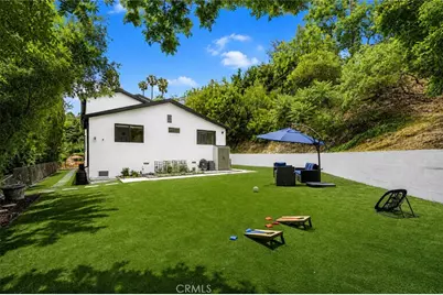13082 Blairwood Drive, Studio City, CA 91604 - Photo 35