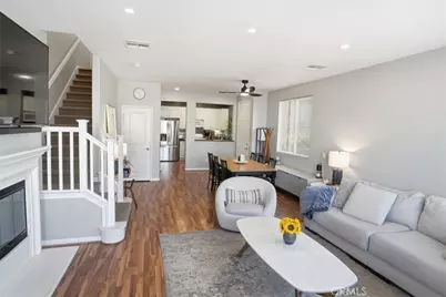 28475 Santa Rosa, Saugus, CA 91350 - Photo 3