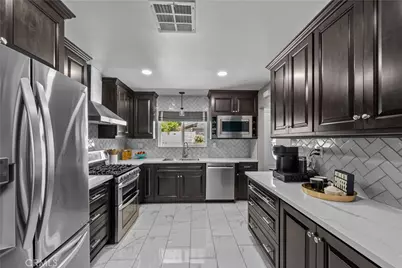 27933 Honeycomb, Saugus, CA 91350 - Photo 11