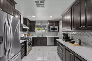 27933 Honeycomb, Saugus, CA 91350 - Photo 11