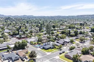 23300 Haynes, West Hills, CA 91307 - Photo 43