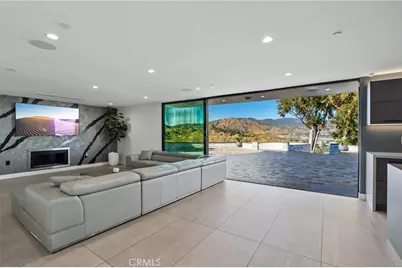 13042 Jolette Avenue, Granada Hills, CA 91344 - Photo 11