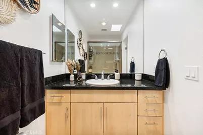 7826 Topanga Canyon Boulevard #301, Canoga Park, CA 91304 - Photo 21