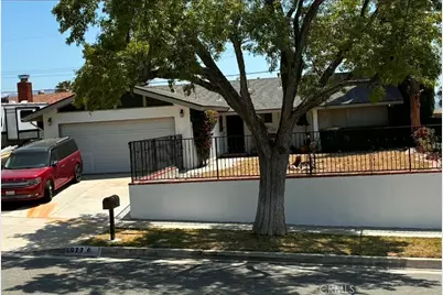 19776 Merryhill Street, Canyon Country, CA 91351 - Photo 11