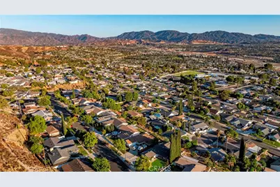 19776 Merryhill Street, Canyon Country, CA 91351 - Photo 43