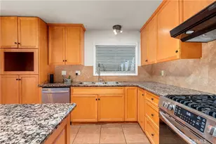 19776 Merryhill St, Canyon Country, CA 91351 - Photo 33