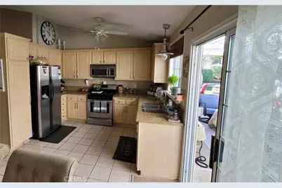 31329 Tobiah Place, Castaic, CA 91384 - Photo 11