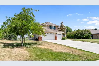 5739 Avenida Entrada, Palmdale, CA 93551 - Photo 3