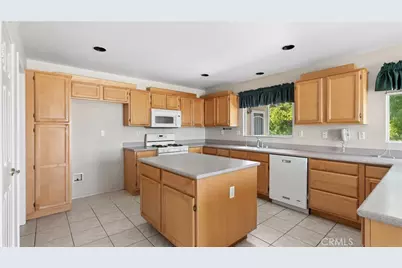5739 Avenida Entrada, Palmdale, CA 93551 - Photo 17