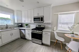 23130 Victory, Woodland Hills, CA 91367 - Photo 7