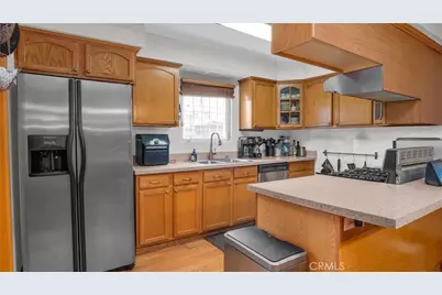 6819 Cantaloupe Avenue, Van Nuys, CA 91405 - Photo 9