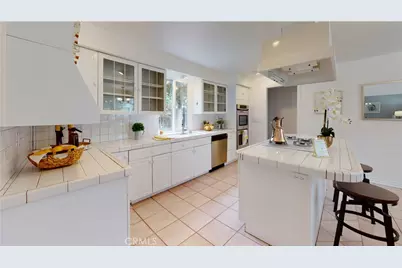 5430 Woodlake Avenue, Woodland Hills, CA 91367 - Photo 3