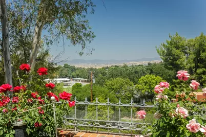 24537 Peachland Avenue, Newhall, CA 91321 - Photo 37