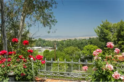 24537 Peachland Avenue, Newhall, CA 91321 - Photo 9