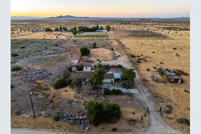 20539 E Avenue R, Palmdale, CA 93591 - Photo 3