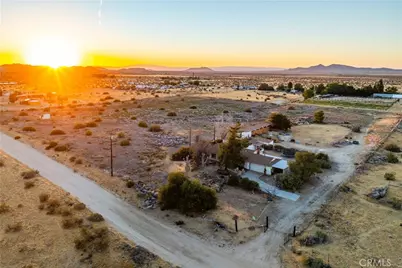 20539 E Avenue R, Palmdale, CA 93591 - Photo 1
