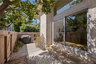 17943 Magnolia Blvd, Encino, CA 91316 - Photo 13