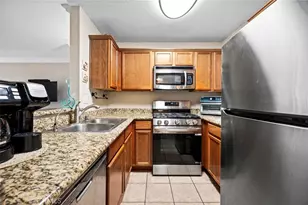 355 N Maple St, Burbank, CA 91505 - Photo 3