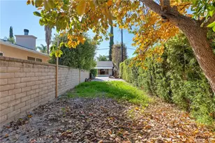 22727 Collins St, Woodland Hills, CA 91367 - Photo 25