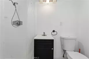 22727 Collins St, Woodland Hills, CA 91367 - Photo 15